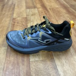 スペインのスニーカーJOMA