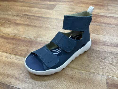 Softinos 新作サンダル